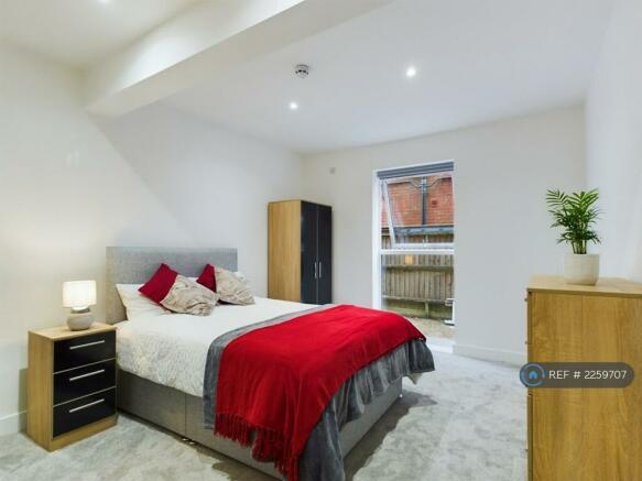 Large Double Ensuite Room 2