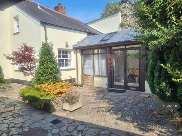 Front Courtyard Aspect