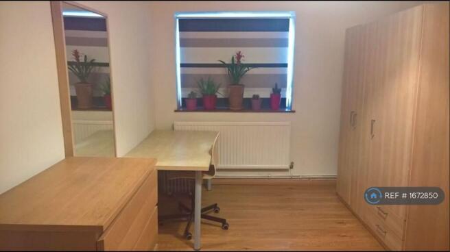 Large Desk Big Wardrop And Mirrior
