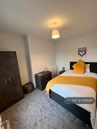 Large Comfortable En-Suite Room