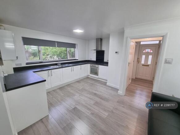 Spacious Kitchen Lounge Area