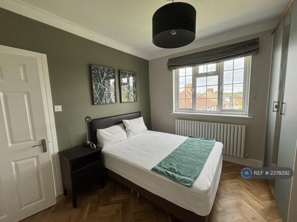 Double Bedroom : £1050