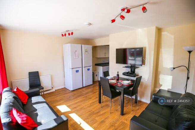 Large Living Room Great For Socialising