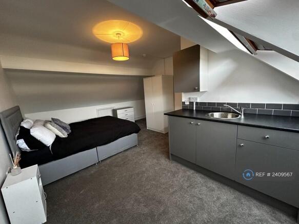 King Size Bed With With Kitchenette & Off-Suite