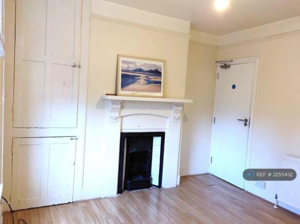 Living Room - 1st Reception (2)