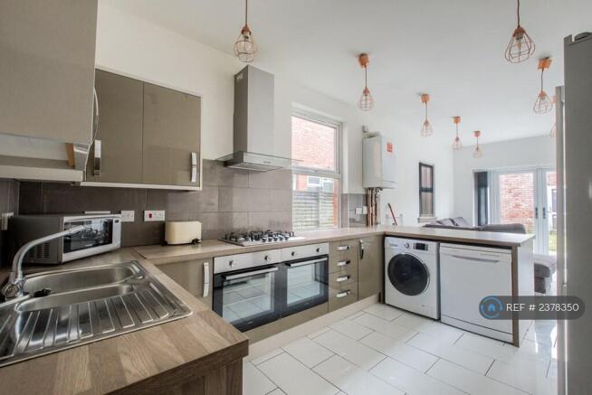 Kitchen/ Living Room