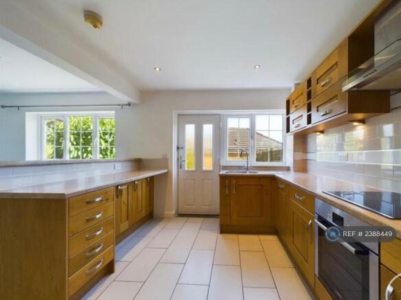 Designer Oak Kitchen With Integrated Appliances 
