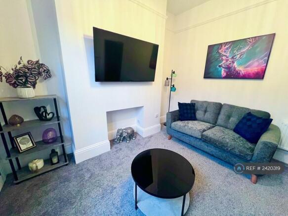 Netflix/ Sky. Comfortable Sofas.. Perfect! 