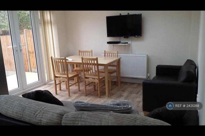 Livingroom / Dine