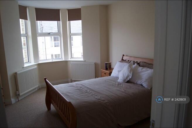 Bedroom (Duvet&Pillows Not Included)