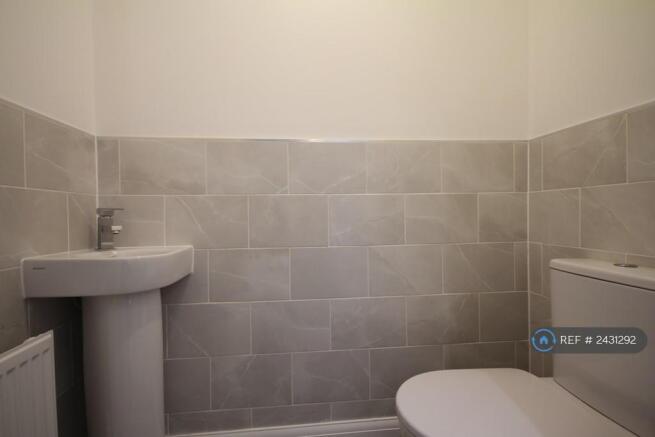 Bathroom1/Toilet1