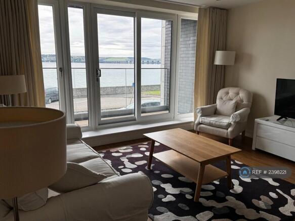 Lounge & Balcony