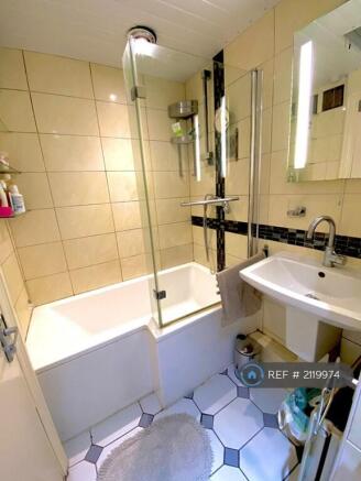 Shared Bathroom/Wc  1 Of 3