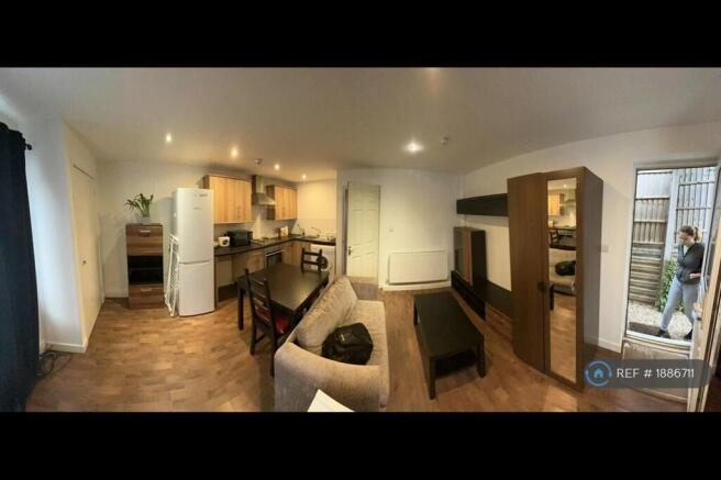 Kitchen / Loungev