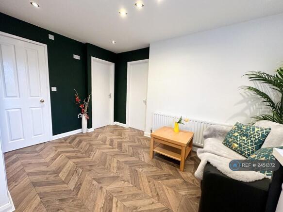 Sitting Room/Kitchen