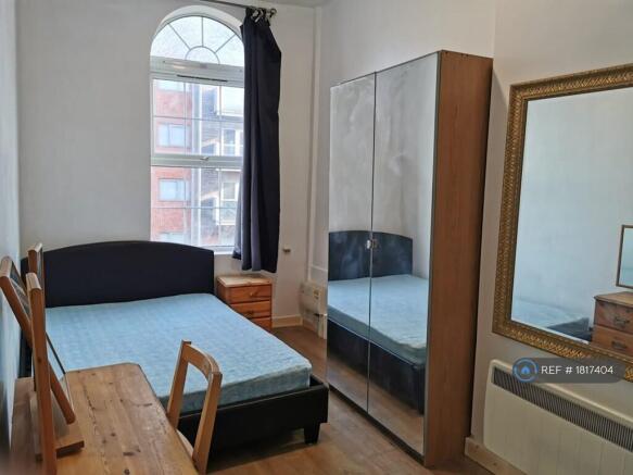 -Double Bedroom