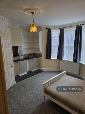Bedroom - Kitchenette