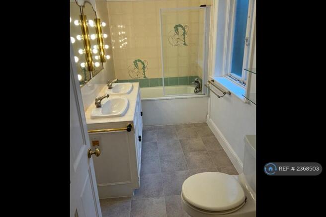 Main En-Suite Bathroom