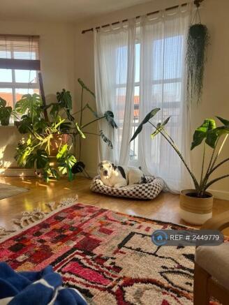 Living Room (Dog Doesn¿t Live There Anymore!)