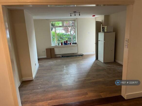 Living Room (Unfrnished)