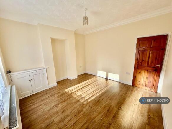 Ds Front Reception Room 1 Pic2