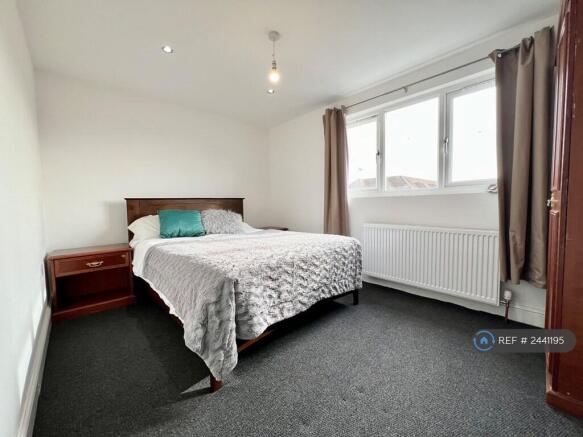 Room Available 1/4