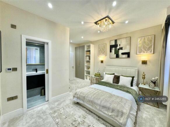 Main Double Bedroom 