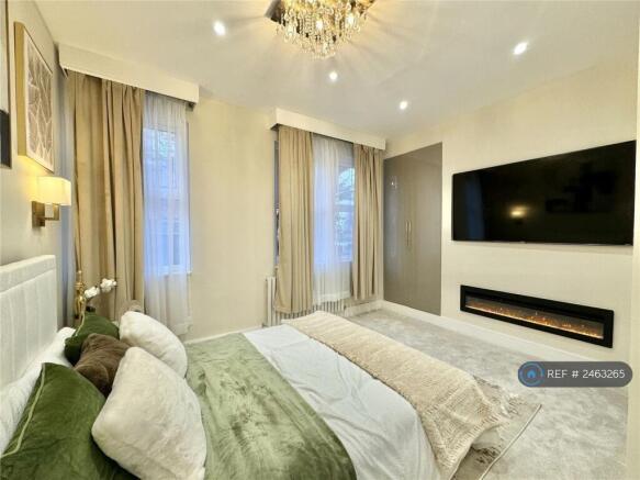 Main Double Bedroom 