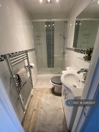 Upstairs Wc/Bathroom