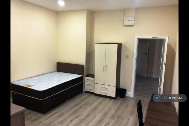 Room 2 £550pm