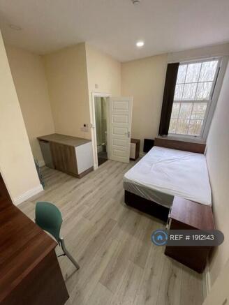 Room 4 £520pm