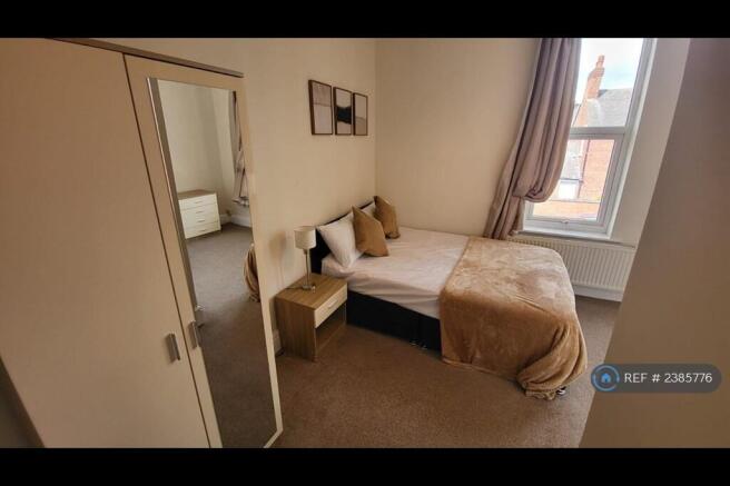 Room 4 - Available