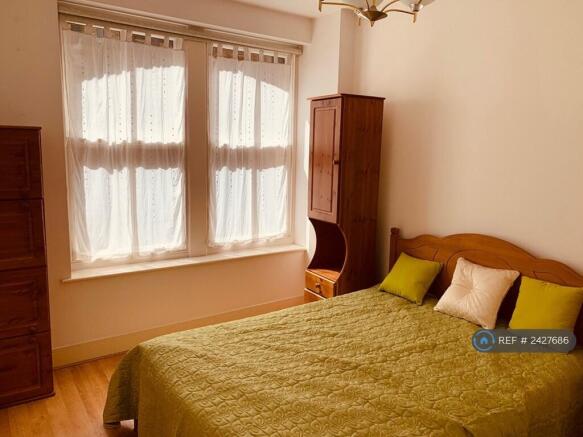 Double Bedroom With En-Suite And King Bed