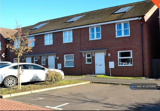 Property + 2 Parkings