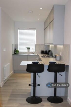 Kitchen & Breakfast Bar