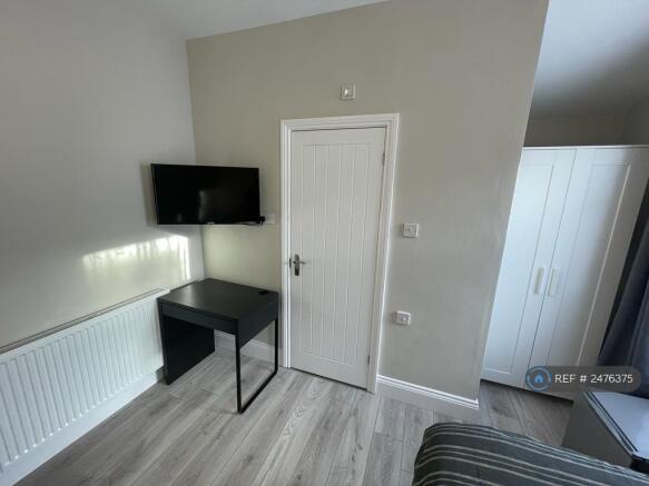 Bedsit 4