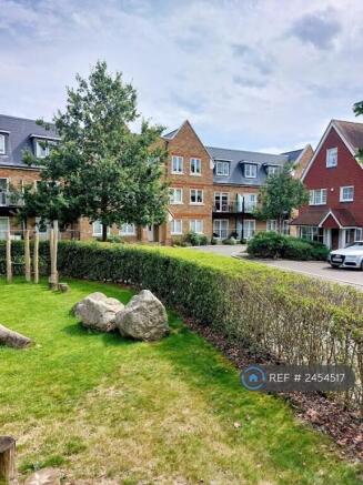 Top Floor Flat Overlooking Park