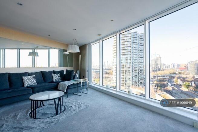 Living Room Breathtaking Views Of Canary Wharf 