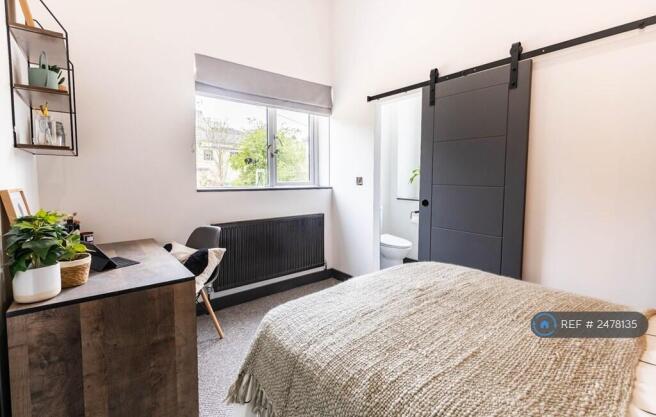 Room 1: Light, Bright Double En-Suite Room