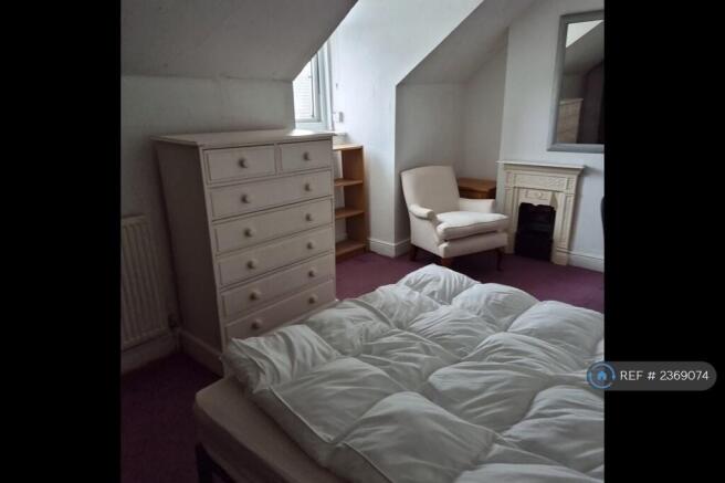 Very Large Warm Attic Room 500pcm