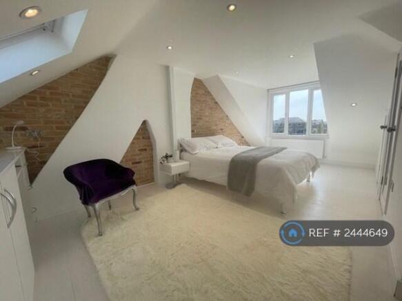 Large, Modern, Stylish Ensuite Loft Room