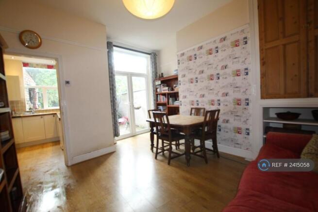 Lounge 2 / Dining