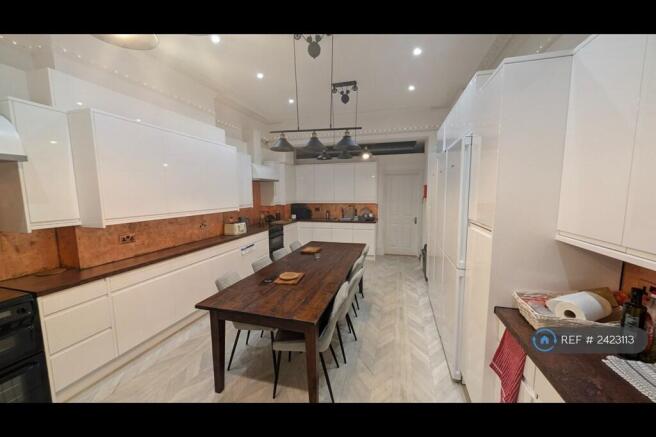 Large Kitchen Diner & 2 Cooker