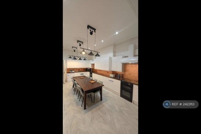 Large Kitchen Diner & 2 Cooker