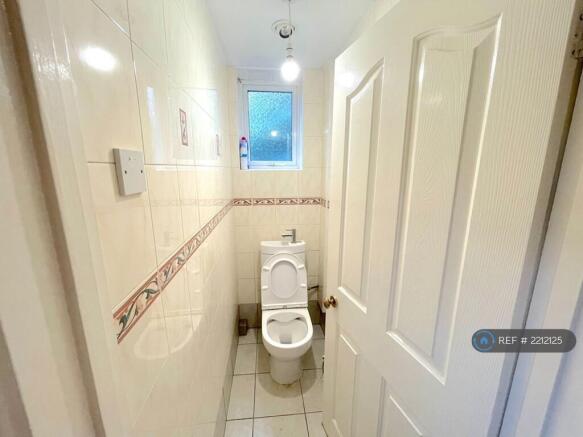 g/f Toilet