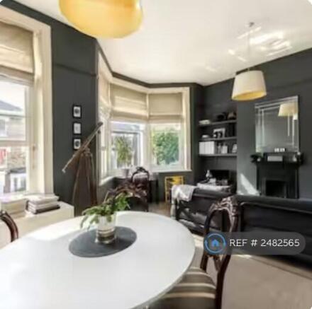 Living Room/Dining Area