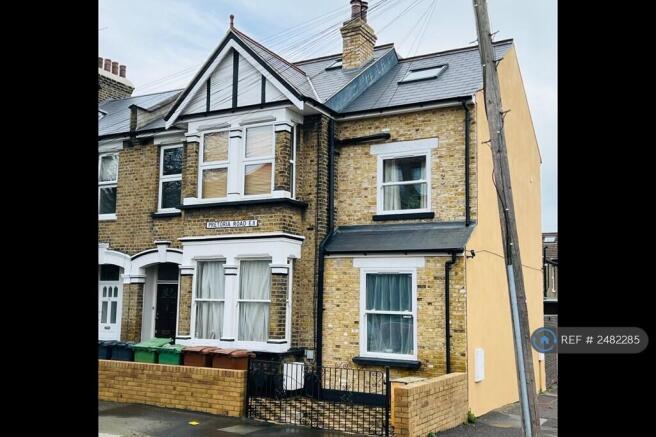 Front Aspect/Quiet Street /Str Garden Opposite