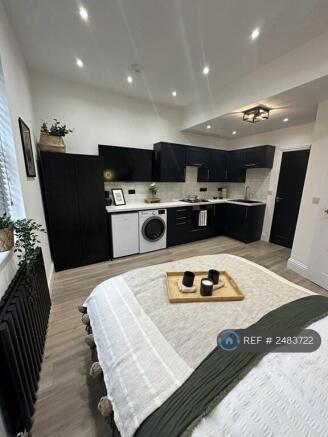 Fully Fitted Kitchen
