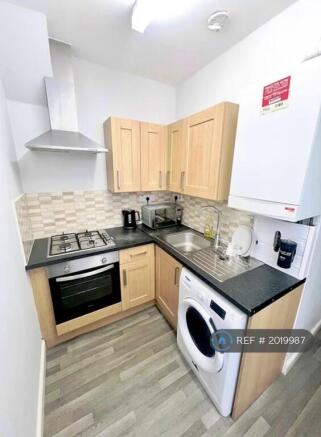 Kitchen With Gas Hob And Washer & Dryer