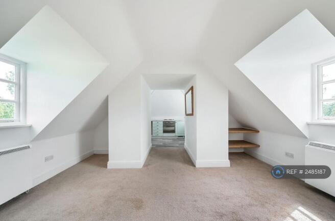 Livingroom Through To Kitchen